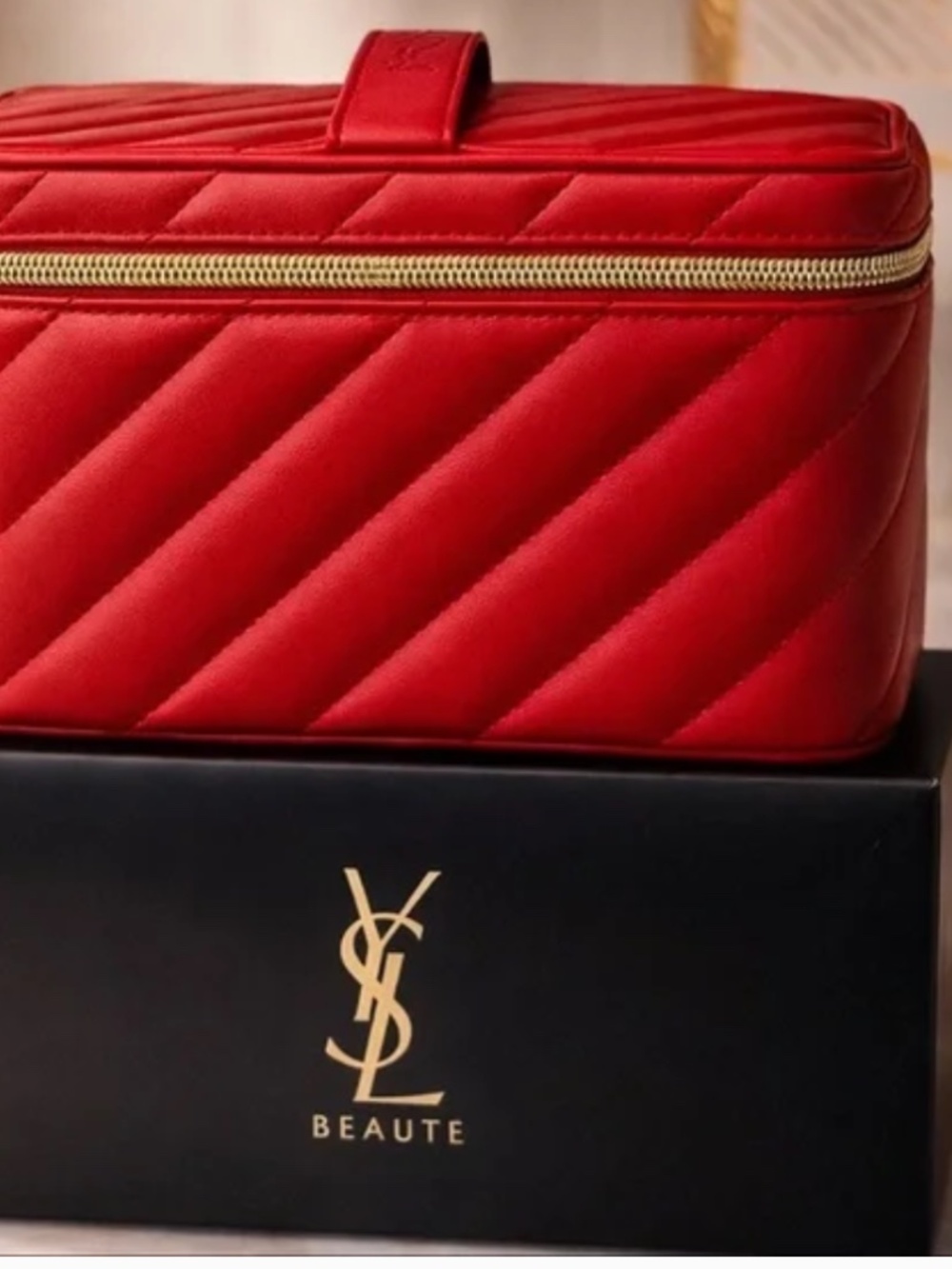 ❤️✨YSL Beauty Premium Vanity Rouge Case | Quilted Red | New in Box✨AUTHENTIC - Picture 4 of 12